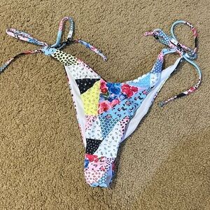 Pattern bikini bottoms